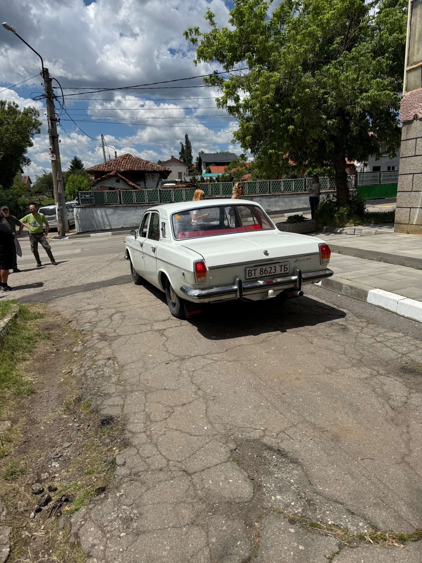 Volga 24 Нов салон док. Отлична , снимка 14 - Автомобили и джипове - 55162927