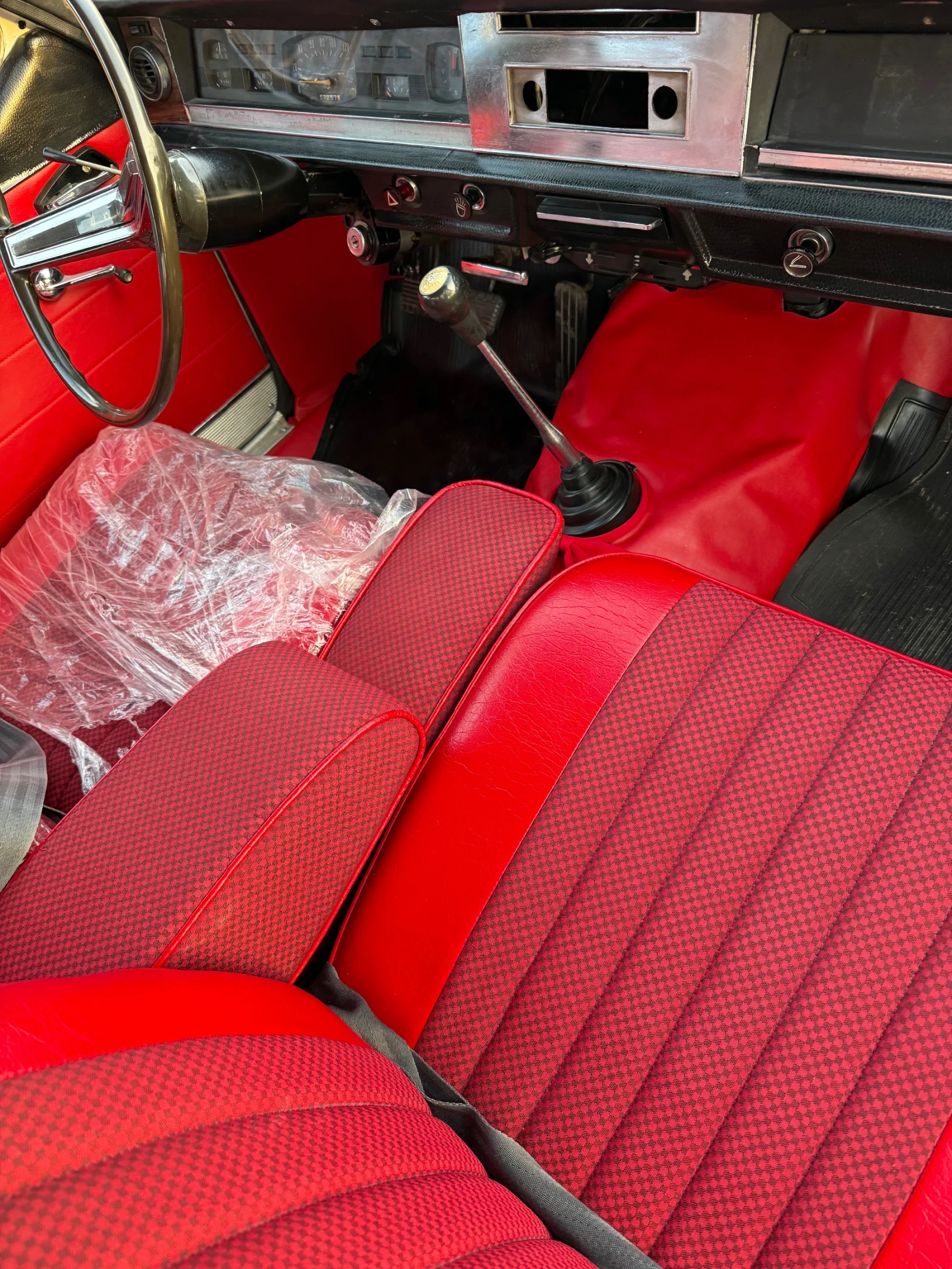 Volga 24 Нов салон док. Отлична , снимка 3 - Автомобили и джипове - 54208205