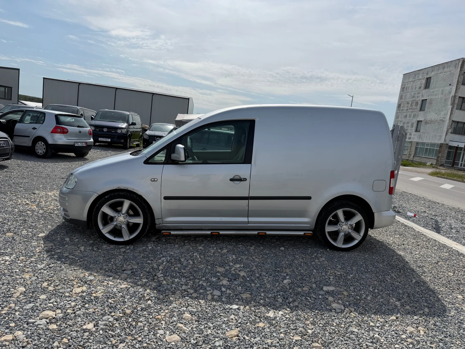 VW Caddy, снимка 9 - Автомобили и джипове - 54397324