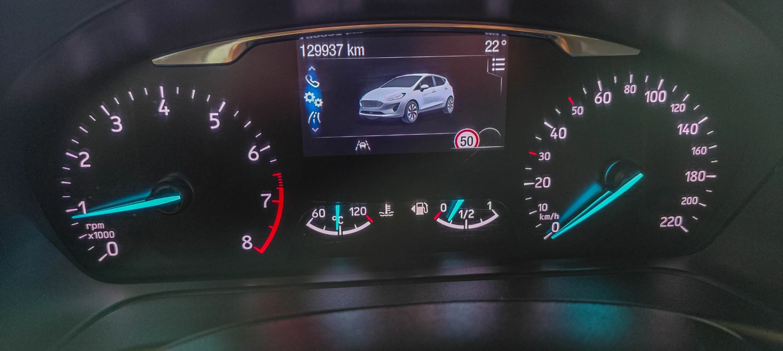Ford Fiesta MK8 Titanium | Пълна история в Мото-Пфое | CarPlay, снимка 12 - Автомобили и джипове - 55232781