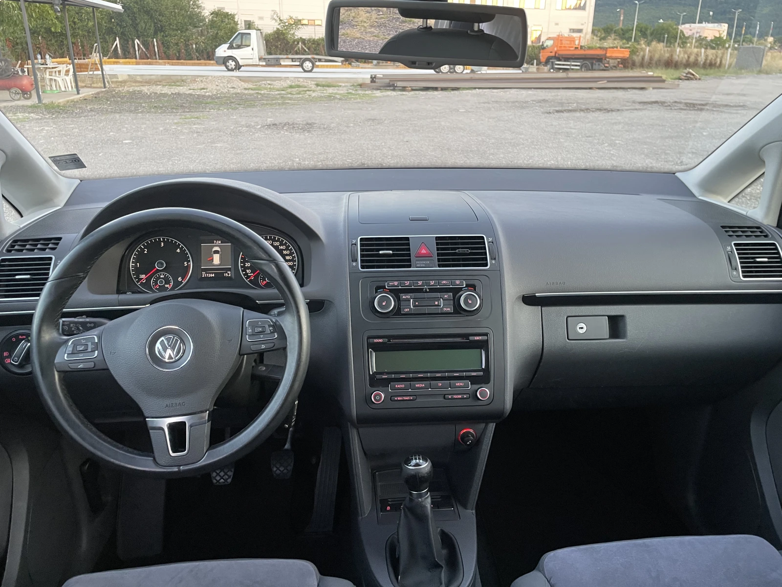 VW Touran TDI , снимка 7 - Автомобили и джипове - 55504761