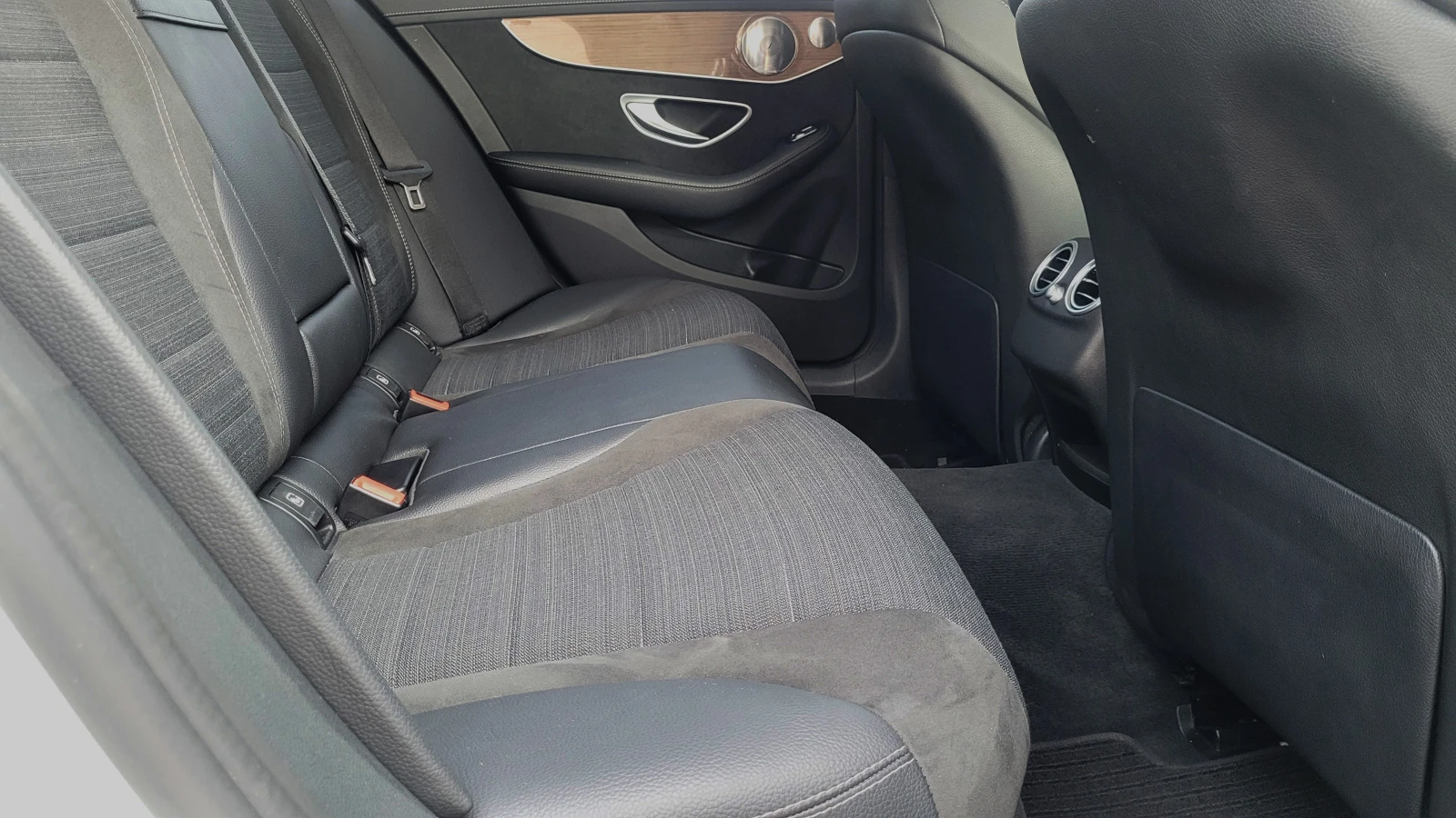 Mercedes-Benz C 250 179хкм-AMG-9g-Distr-Keyless-Germany-Пълна история!, снимка 8 - Автомобили и джипове - 55715046