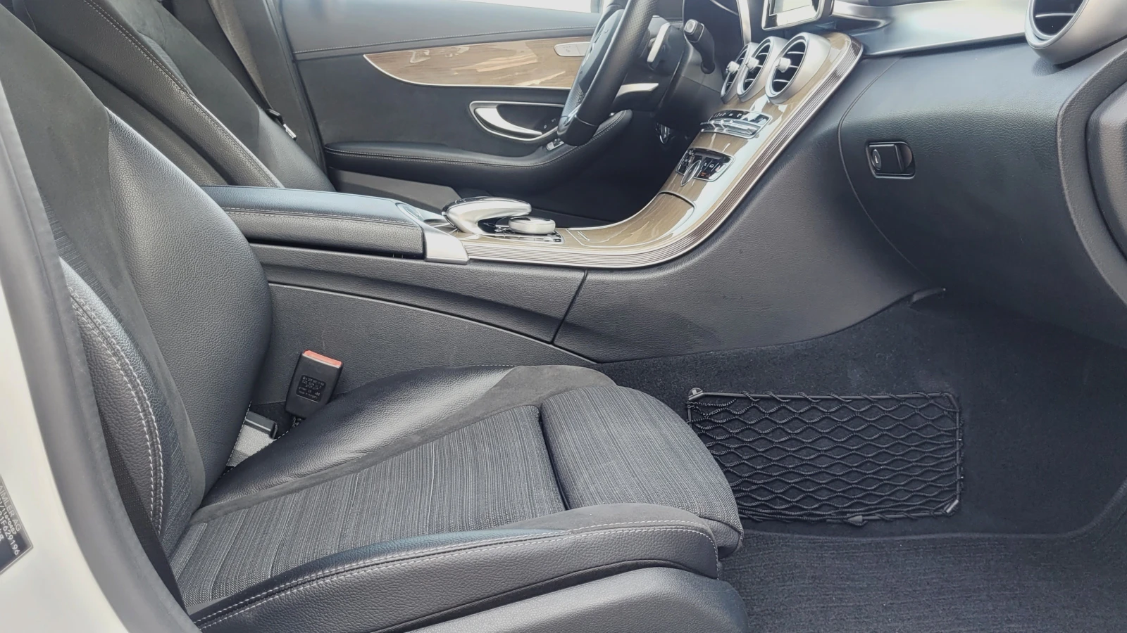 Mercedes-Benz C 250 179хкм-AMG-9g-Distr-Keyless-Germany-Пълна история!, снимка 9 - Автомобили и джипове - 55715046
