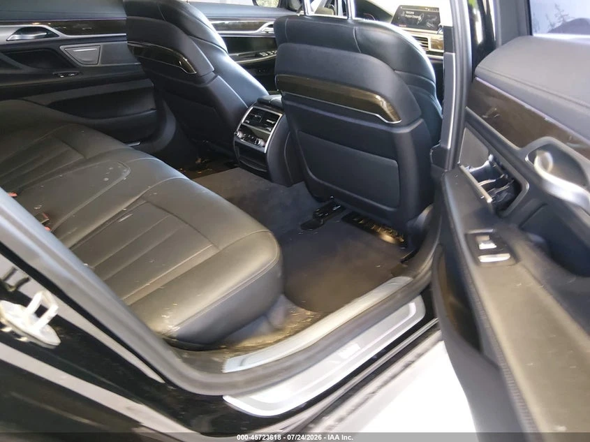 BMW 740 3.0l I xDrive, снимка 8 - Автомобили и джипове - 56103707