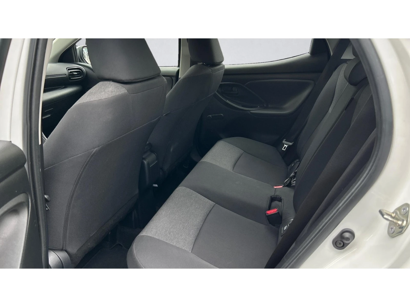 Toyota Yaris 1.5 HSD, ������� ������ �� 194   | Mobile.bg � ����������� 11