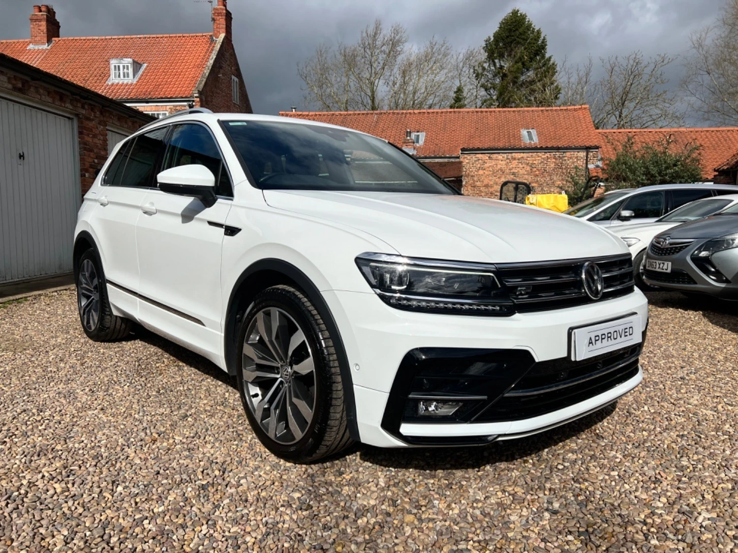 VW Tiguan R-line - [1] 