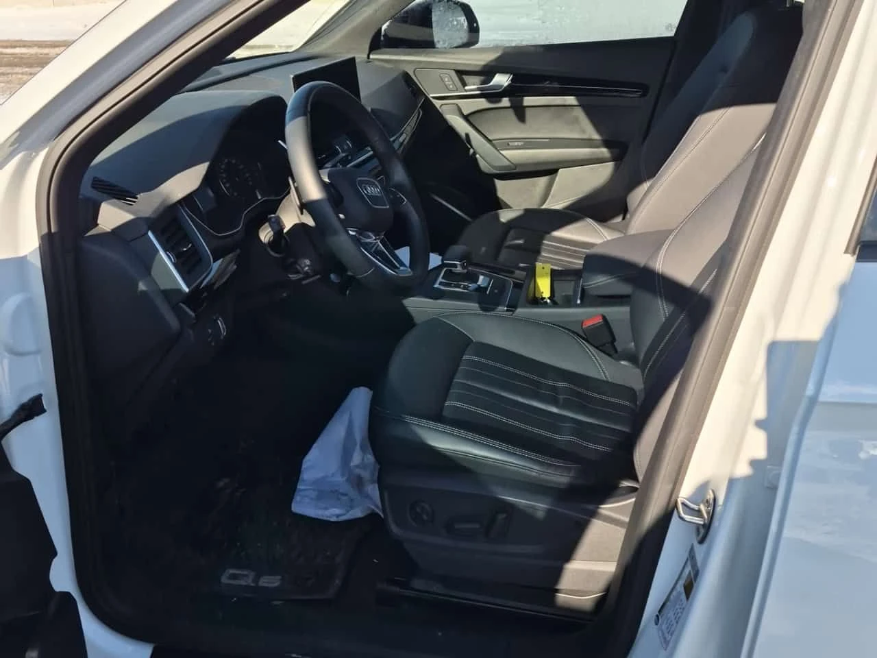 Audi Q5 * KOMFORT * 2 КЛЮЧА * ПОДГРЕВИ * CARFAX - изображение 5