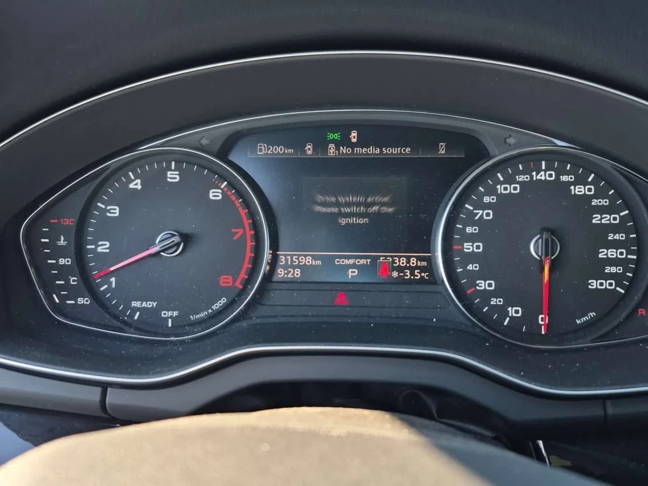 Audi Q5 * KOMFORT * 2 КЛЮЧА * ПОДГРЕВИ * CARFAX - изображение 9