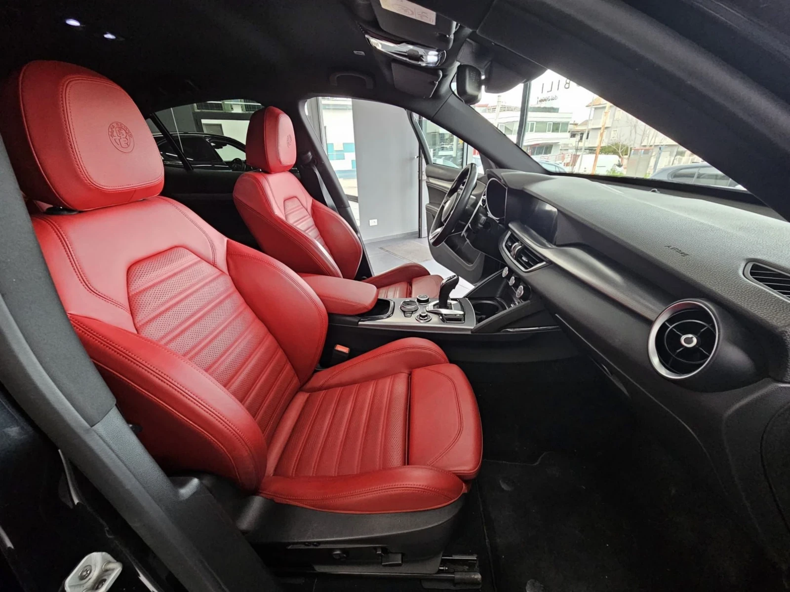 Alfa Romeo Stelvio Veloce Q4 - изображение 9