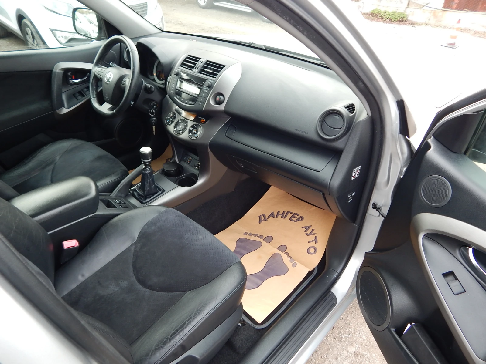 Toyota Rav4 2.0i* 4x4* , снимка 17 - Автомобили и джипове - 53927399