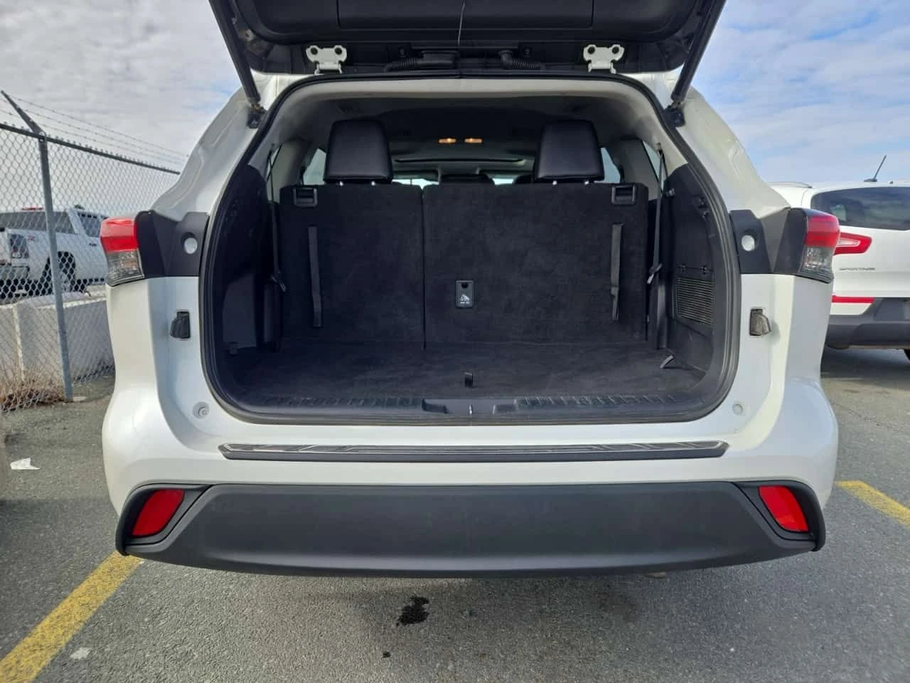 Toyota Highlander HYBRID XLE | ШИБИДАХ  | 2 КЛЮЧА | CARFAX, снимка 14 - Автомобили и джипове - 53940306