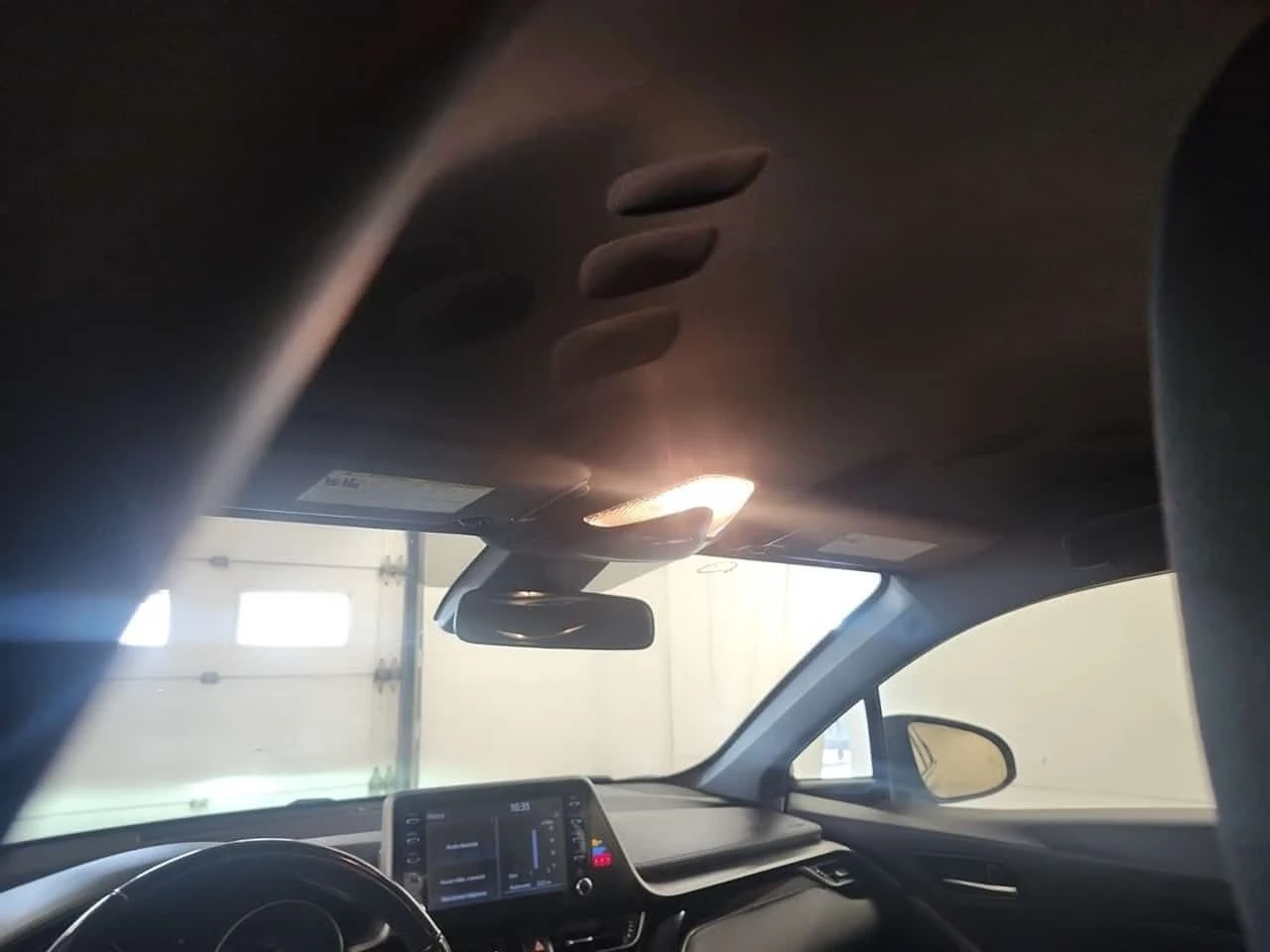 Toyota C-HR * LE * ДВА КЛЮЧА* ГЛАВНО ПРЕДСТАВИТЕЛСТВО* , снимка 14 - Автомобили и джипове - 54043537