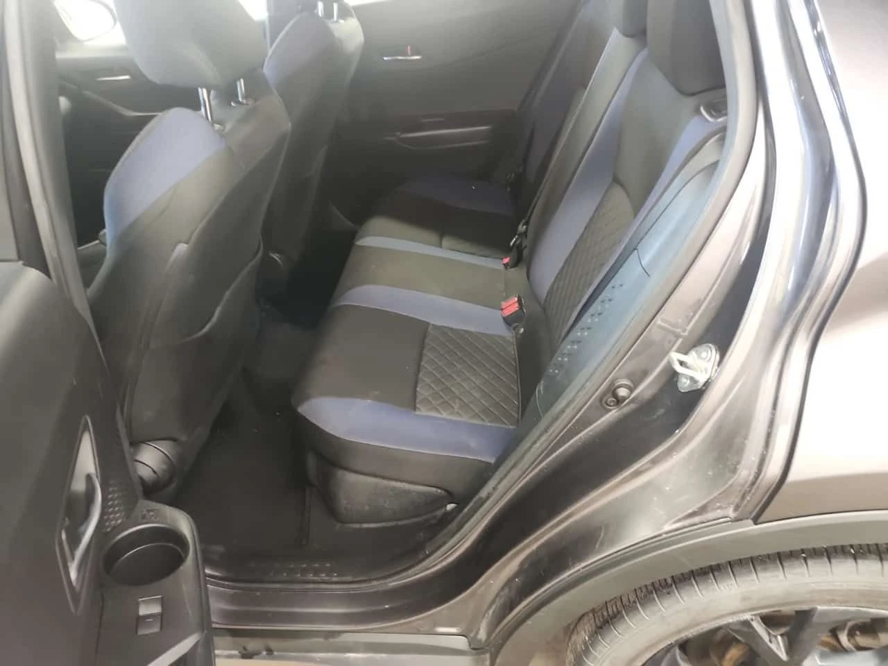 Toyota C-HR * LE * ДВА КЛЮЧА* ГЛАВНО ПРЕДСТАВИТЕЛСТВО* , снимка 13 - Автомобили и джипове - 54043537