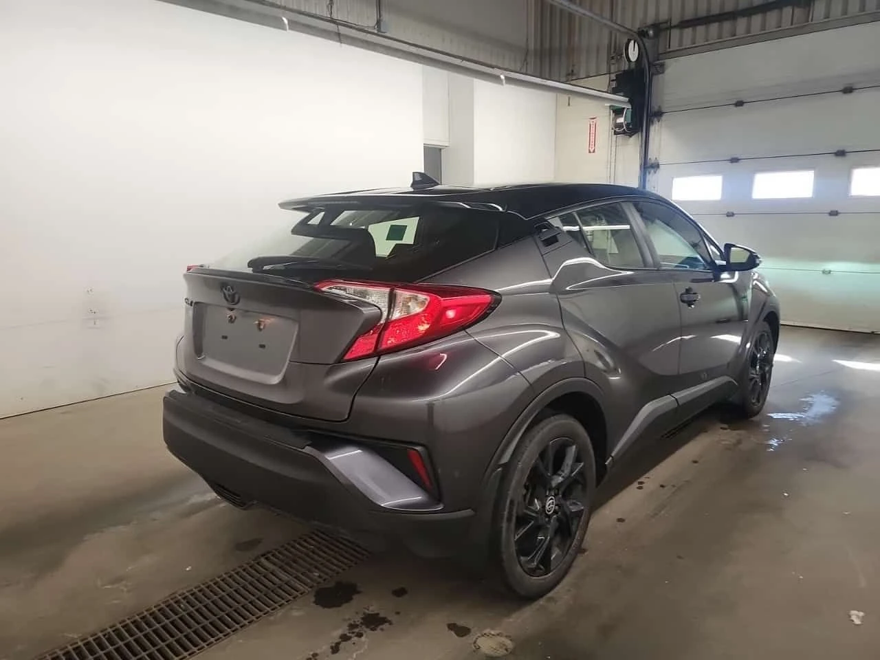 Toyota C-HR * LE * ДВА КЛЮЧА* ГЛАВНО ПРЕДСТАВИТЕЛСТВО* , снимка 4 - Автомобили и джипове - 54043537