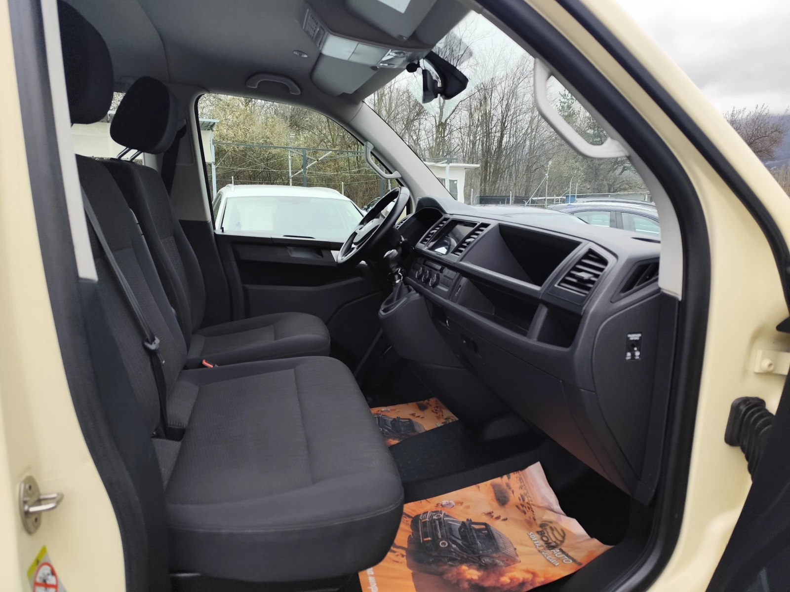 VW Caravelle 2.0TDi* 4MOTION* EURO6B* 9 MECTA* , снимка 14 - Бусове и автобуси - 54027071