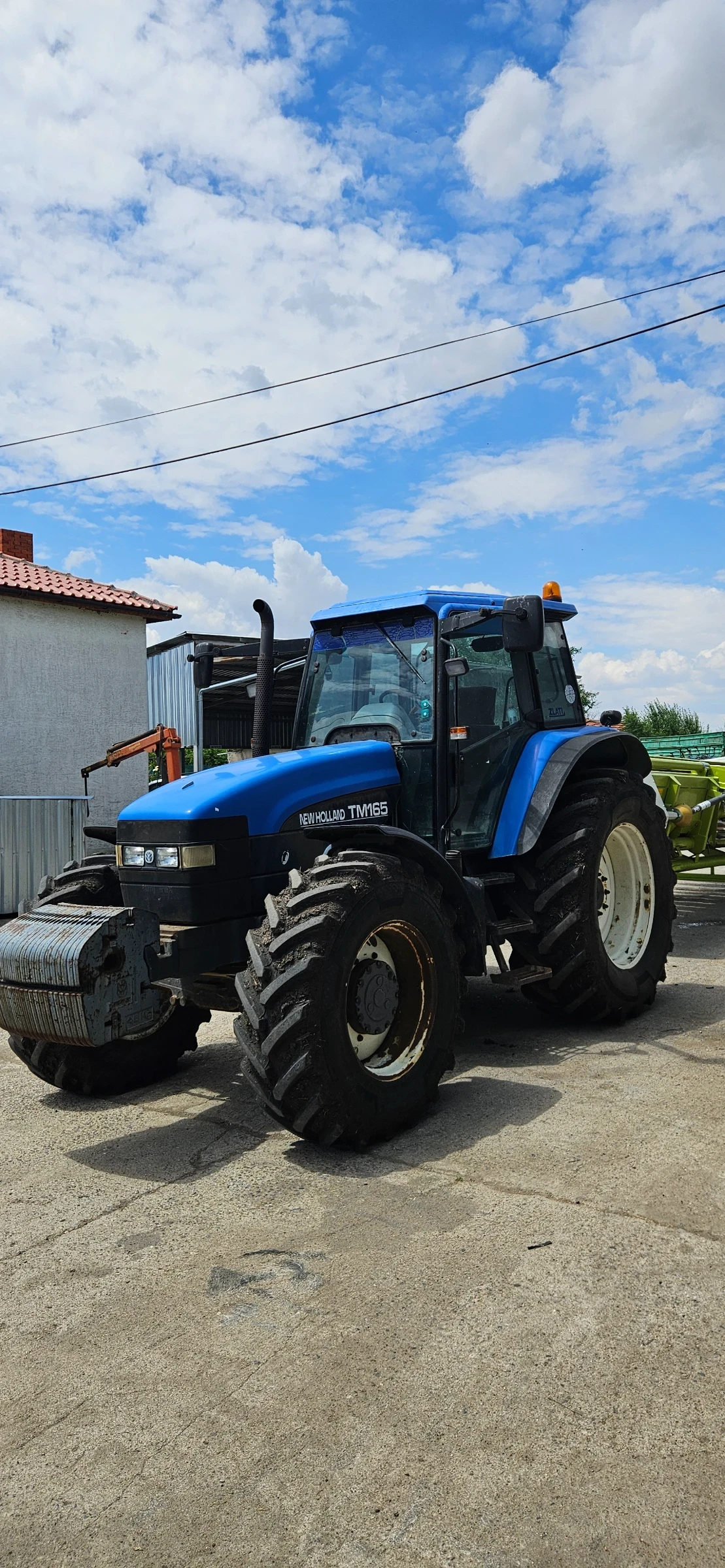 Трактор New Holland TM165