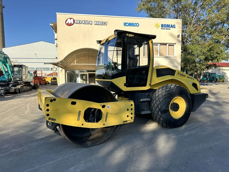 Валяк BOMAG BW213DH-5, снимка 1 - Индустриална техника - 47617353