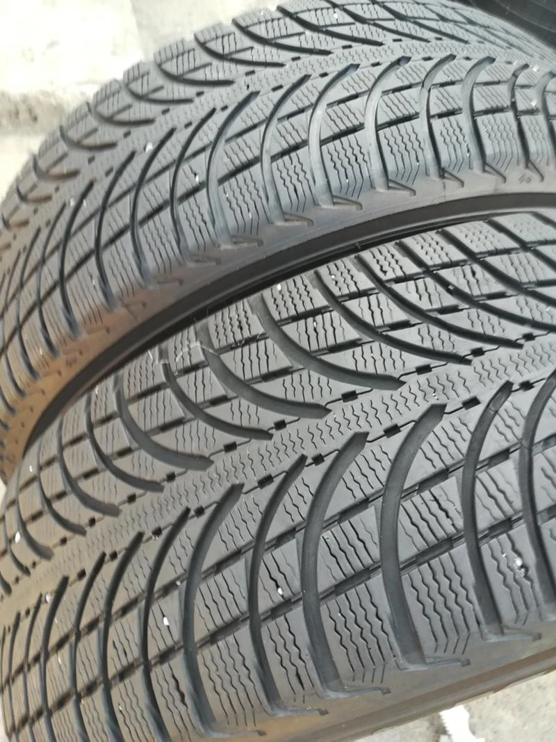 Гуми Зимни 235/60R18, снимка 2 - Гуми и джанти - 26505184