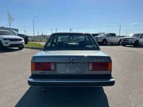 BMW 325 * 4dr Sedan 325e 5 Spd * CARFAX * , снимка 4