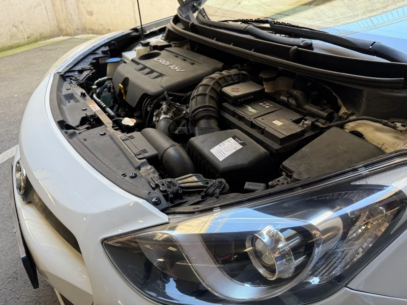 Hyundai I30 1.6 CRDI, снимка 9 - Автомобили и джипове - 48113396