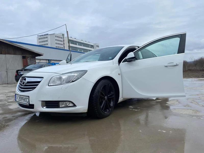 Opel Insignia, снимка 1 - Автомобили и джипове - 48209998