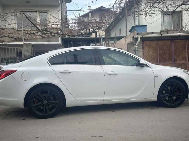 Opel Insignia, снимка 3 - Автомобили и джипове - 48209998