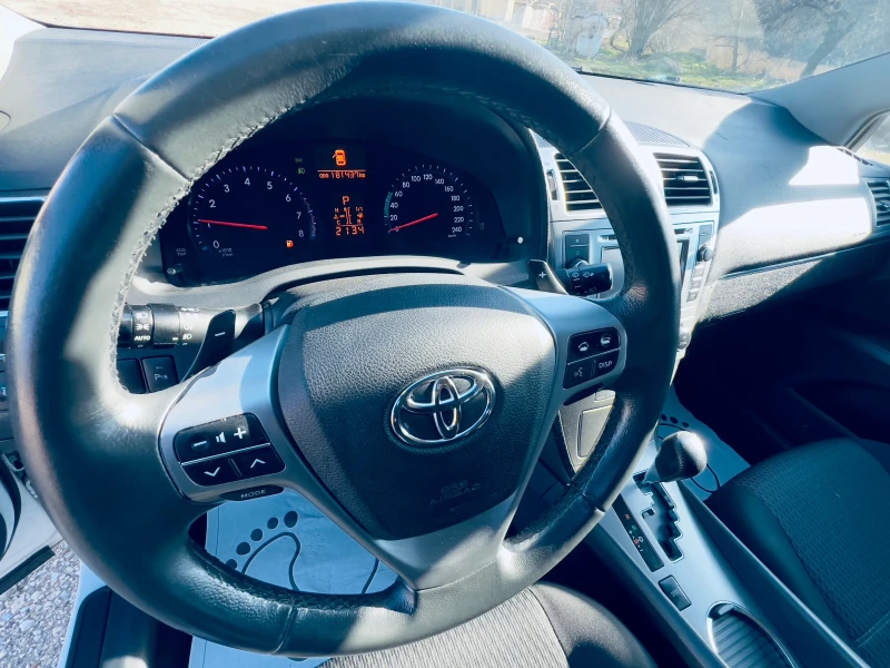 Toyota Avensis 2.0i, снимка 14 - Автомобили и джипове - 48451092