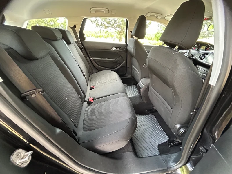 Peugeot 308 1.2Turbo/EURO 6/ 130k.c./NAVi, снимка 11 - Автомобили и джипове - 50737002