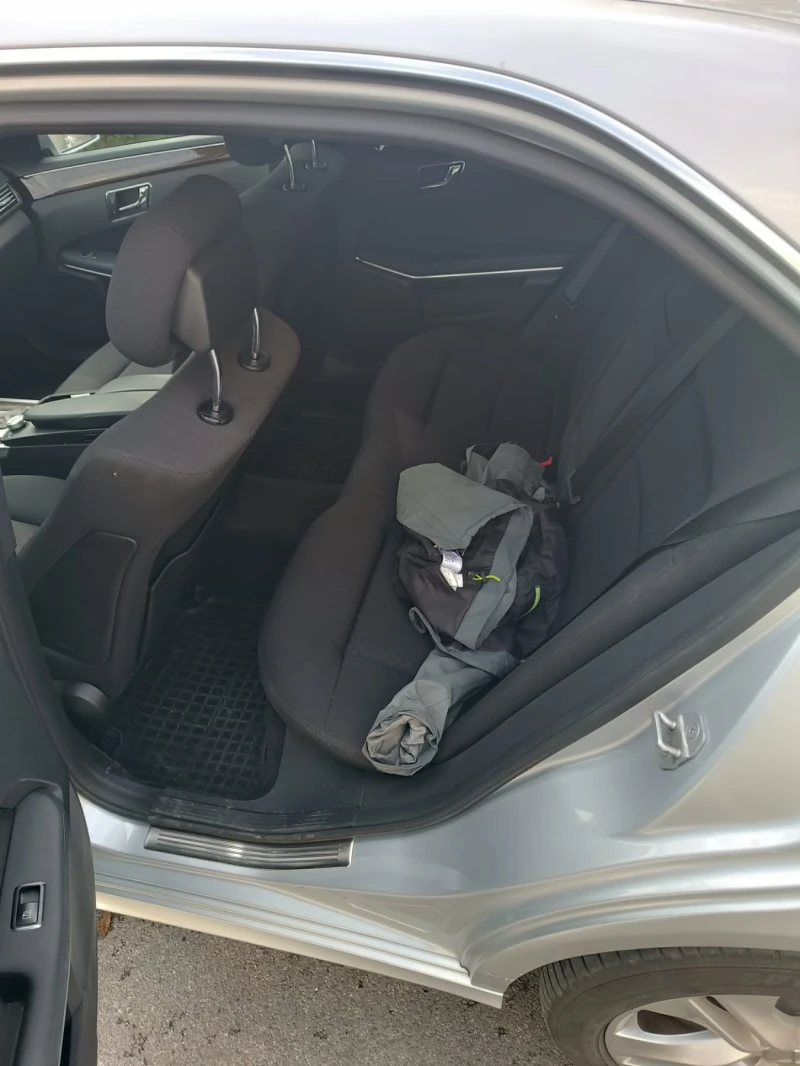 Mercedes-Benz E 220, снимка 8 - Автомобили и джипове - 52287770