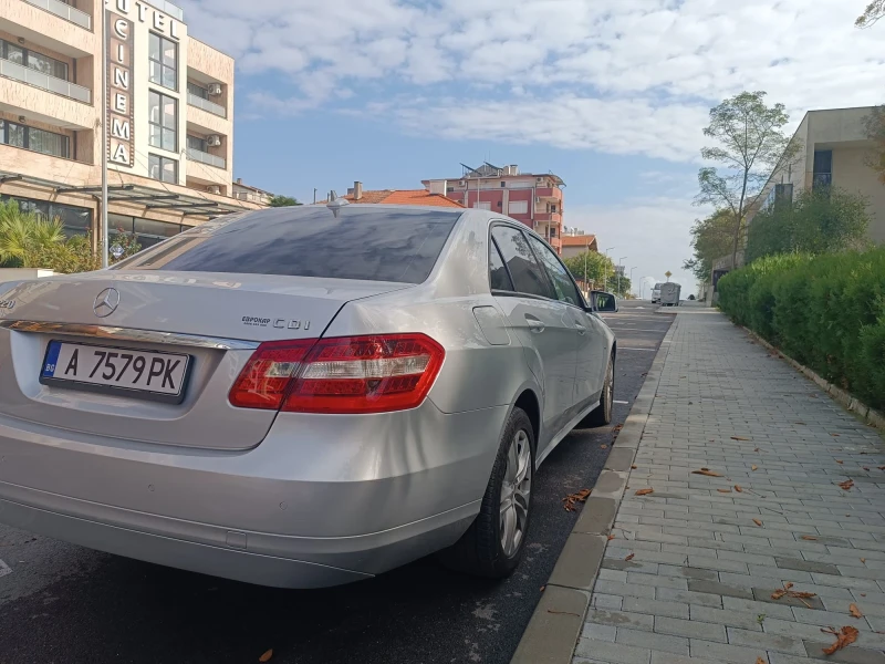 Mercedes-Benz E 220, снимка 4 - Автомобили и джипове - 52287770