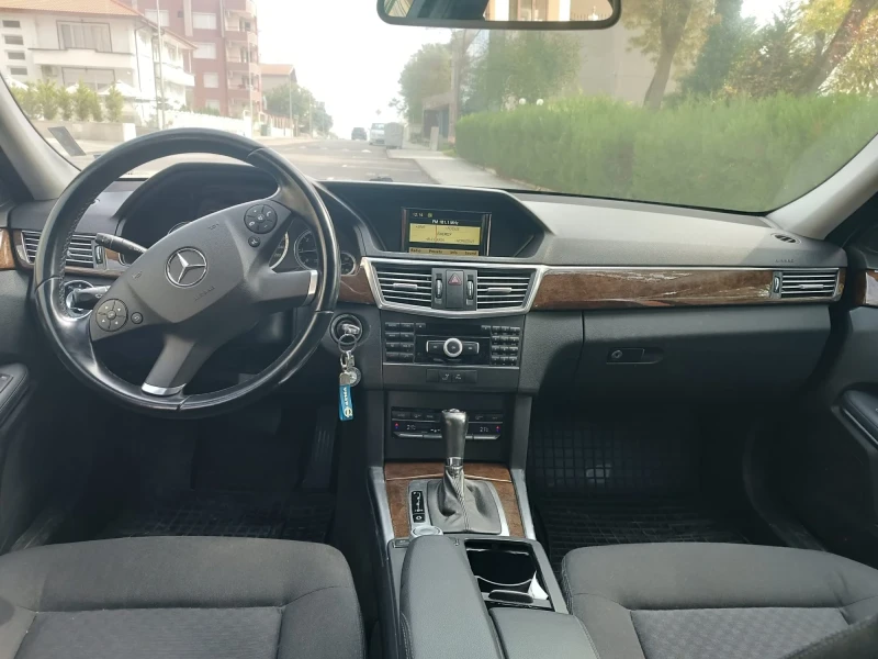 Mercedes-Benz E 220, снимка 10 - Автомобили и джипове - 52287770