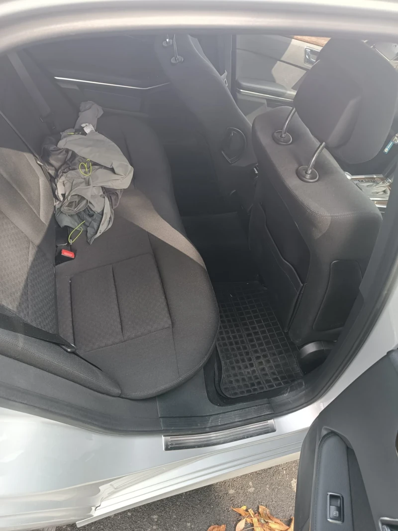 Mercedes-Benz E 220, снимка 7 - Автомобили и джипове - 52287770