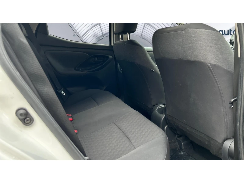 Toyota Yaris 1.5i M/T, Месечна вноска от 344 лв., снимка 12 - Автомобили и джипове - 52637960