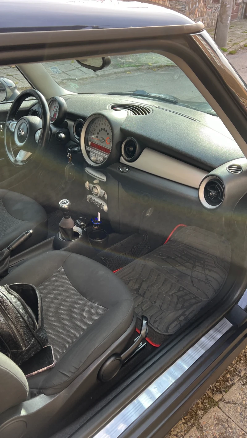 Mini Cooper Mini One Бензин 1.4, снимка 2 - Автомобили и джипове - 52699767