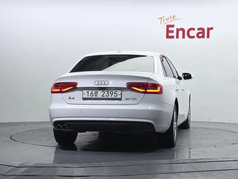 Audi A4 2.0 TDI, снимка 12 - Автомобили и джипове - 55009821