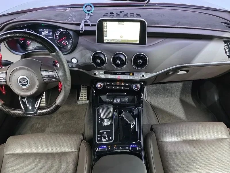 Kia Stinger, снимка 13 - Автомобили и джипове - 56690468