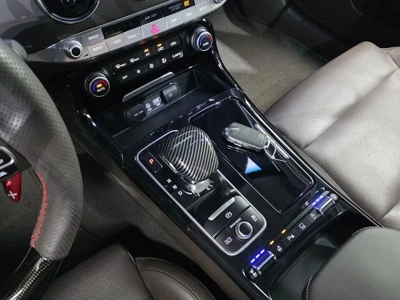 Kia Stinger, снимка 17 - Автомобили и джипове - 56690468