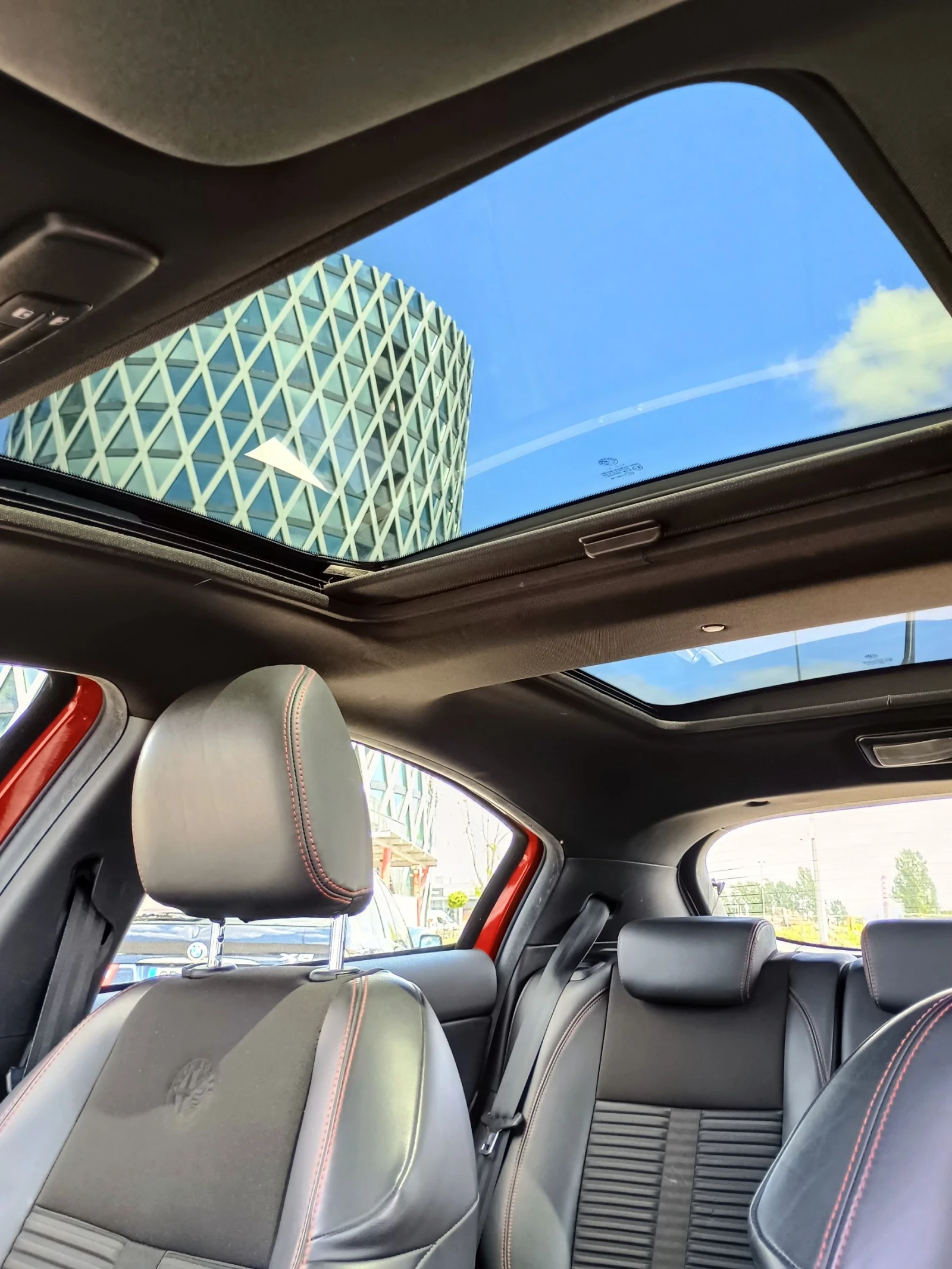 Alfa Romeo Giulietta  EXCLUSIVE! АВТОМАТИК * КОЖА * ПАНОРАМА * BI-XENON - изображение 8