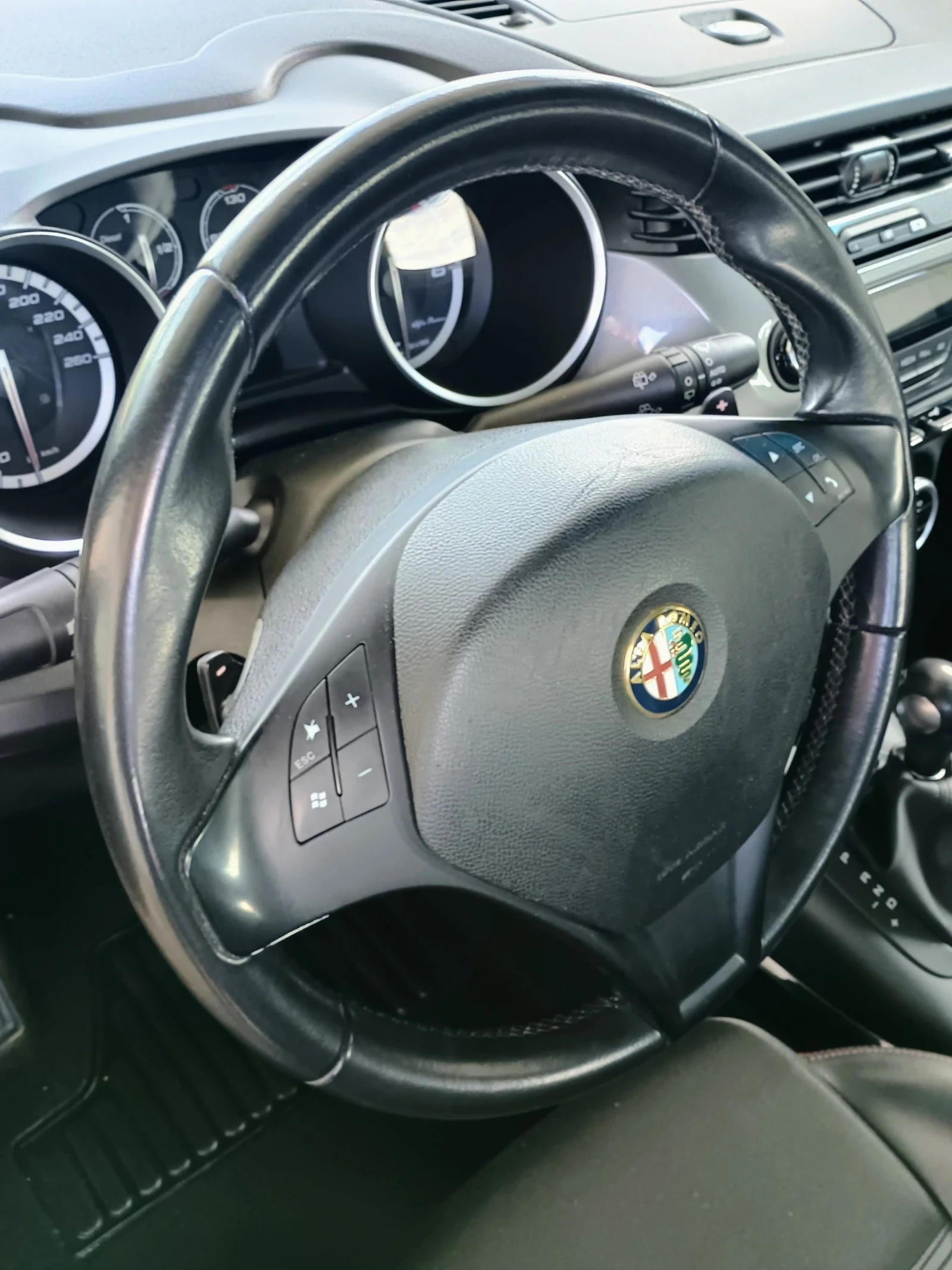 Alfa Romeo Giulietta  EXCLUSIVE! АВТОМАТИК * КОЖА * ПАНОРАМА * BI-XENON - изображение 7