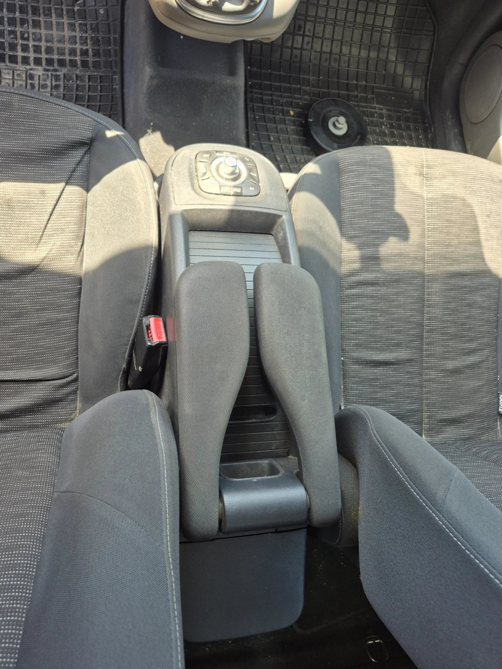 Renault Scenic, снимка 7 - Автомобили и джипове - 54454017