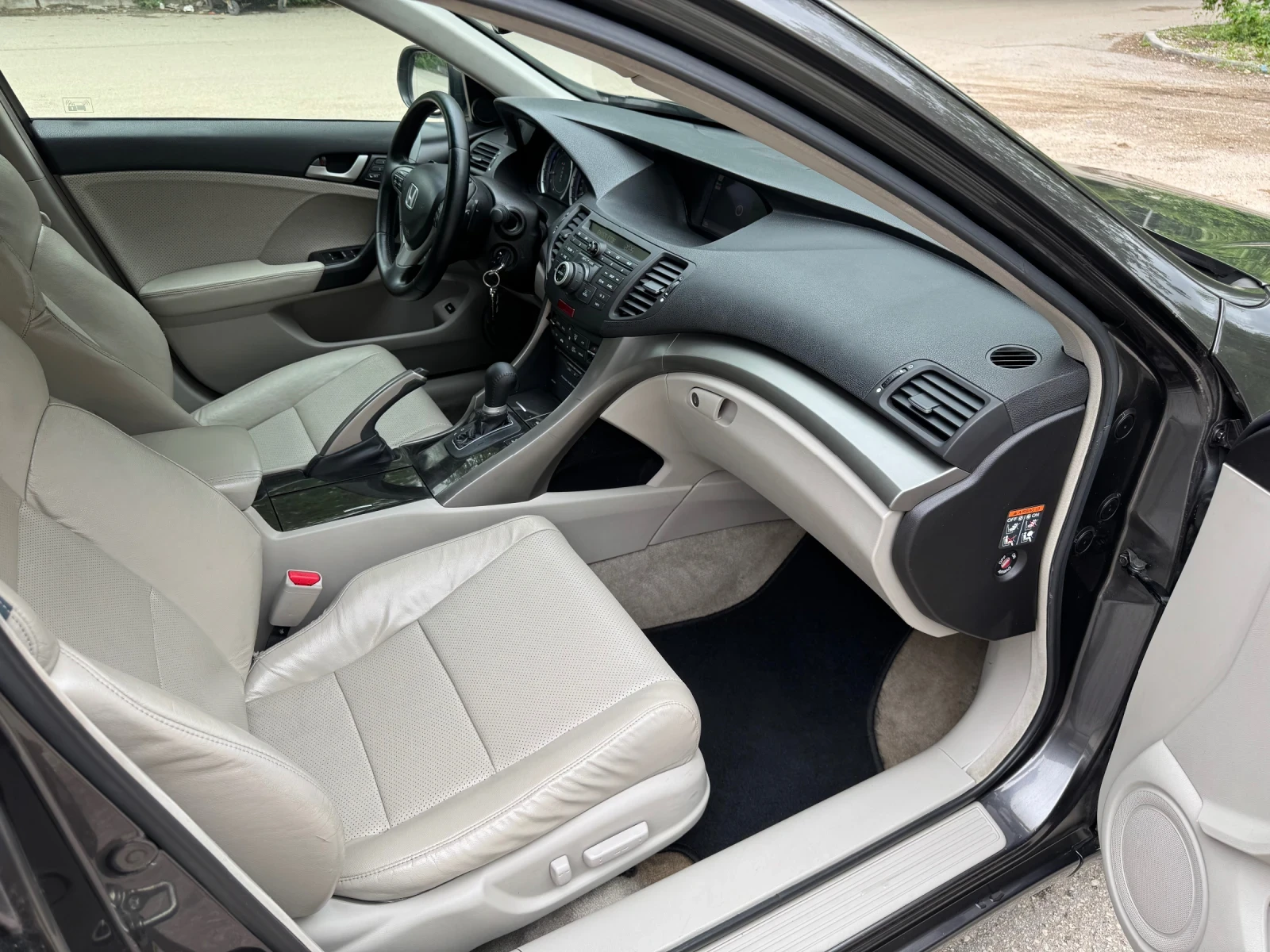 Honda Accord 2.4i-vtec Executive Швейцария , снимка 13 - Автомобили и джипове - 54591141