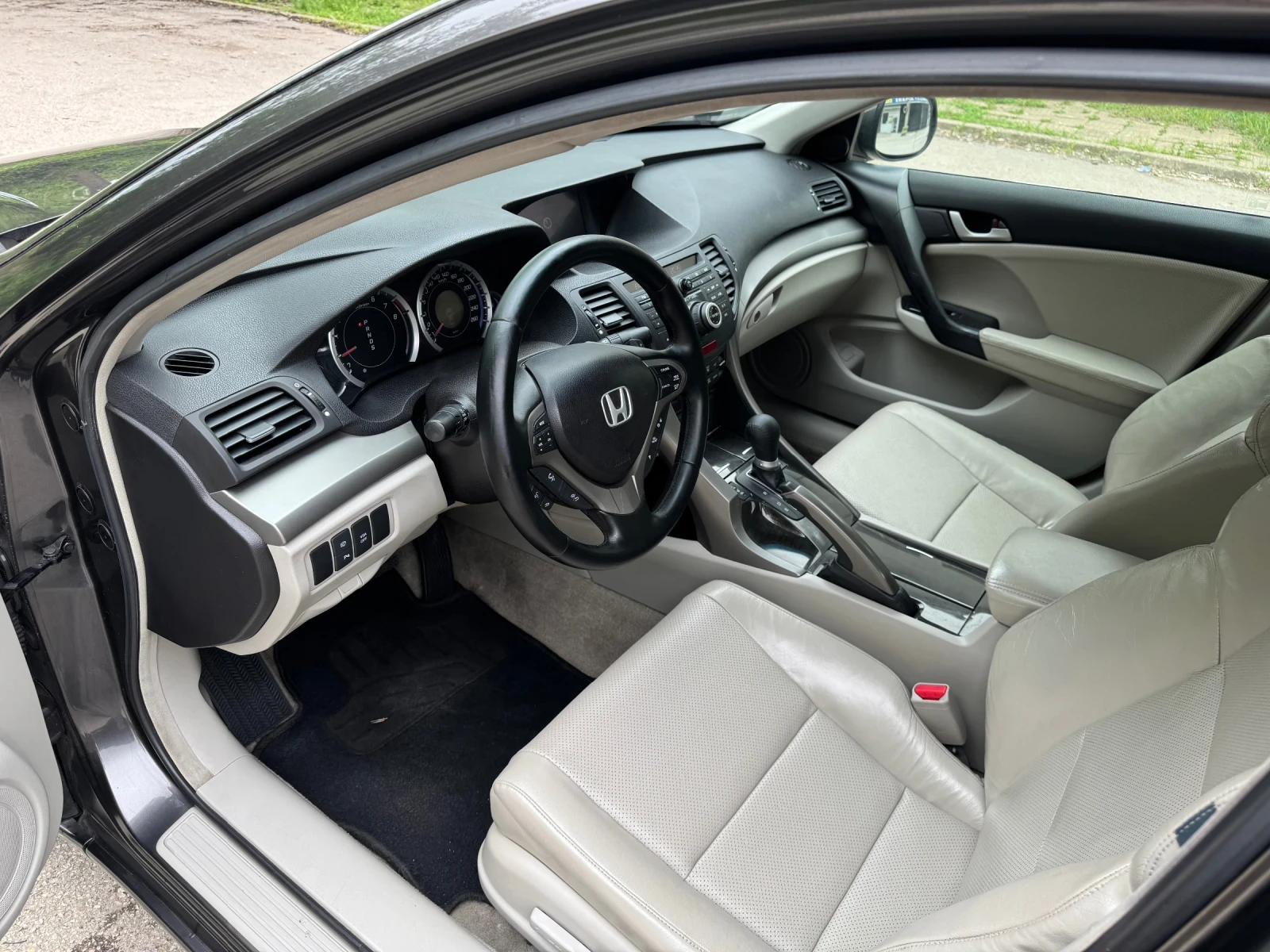 Honda Accord 2.4i-vtec Executive Швейцария , снимка 10 - Автомобили и джипове - 54591141