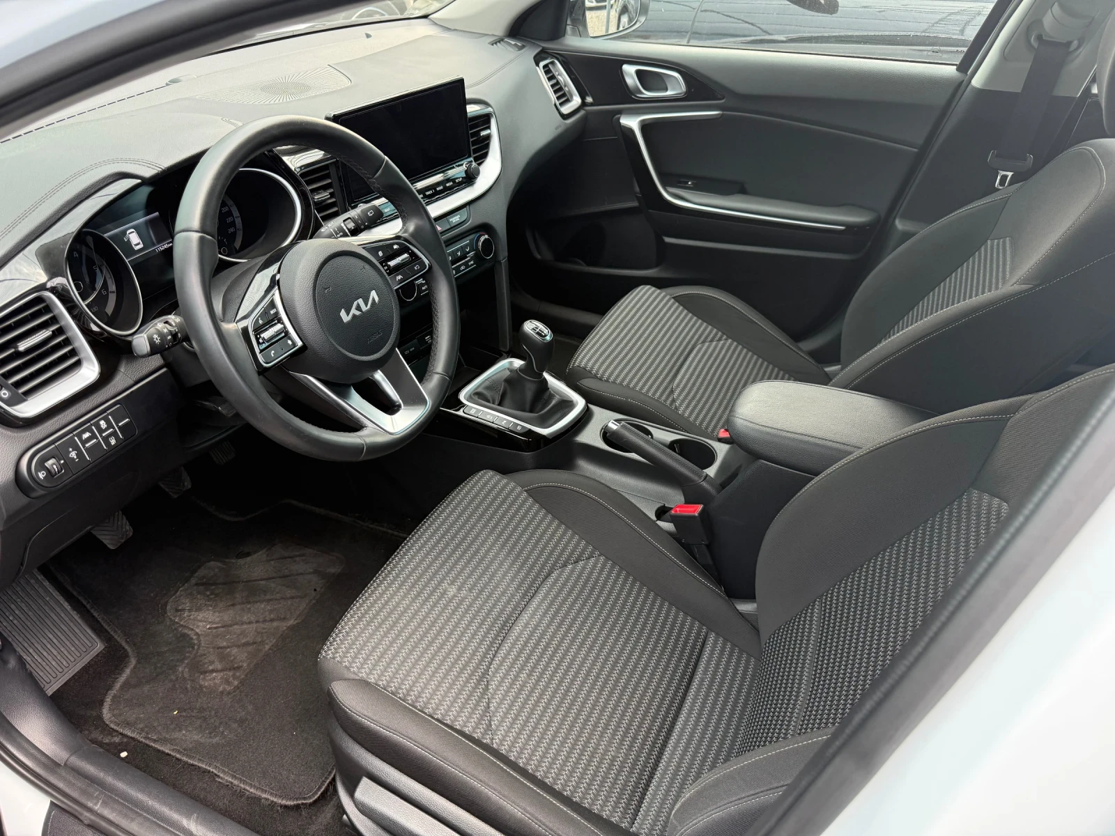 Kia Ceed 1.6CRDi Mild Hybrid / 115000KM !! , снимка 7 - Автомобили и джипове - 55195865