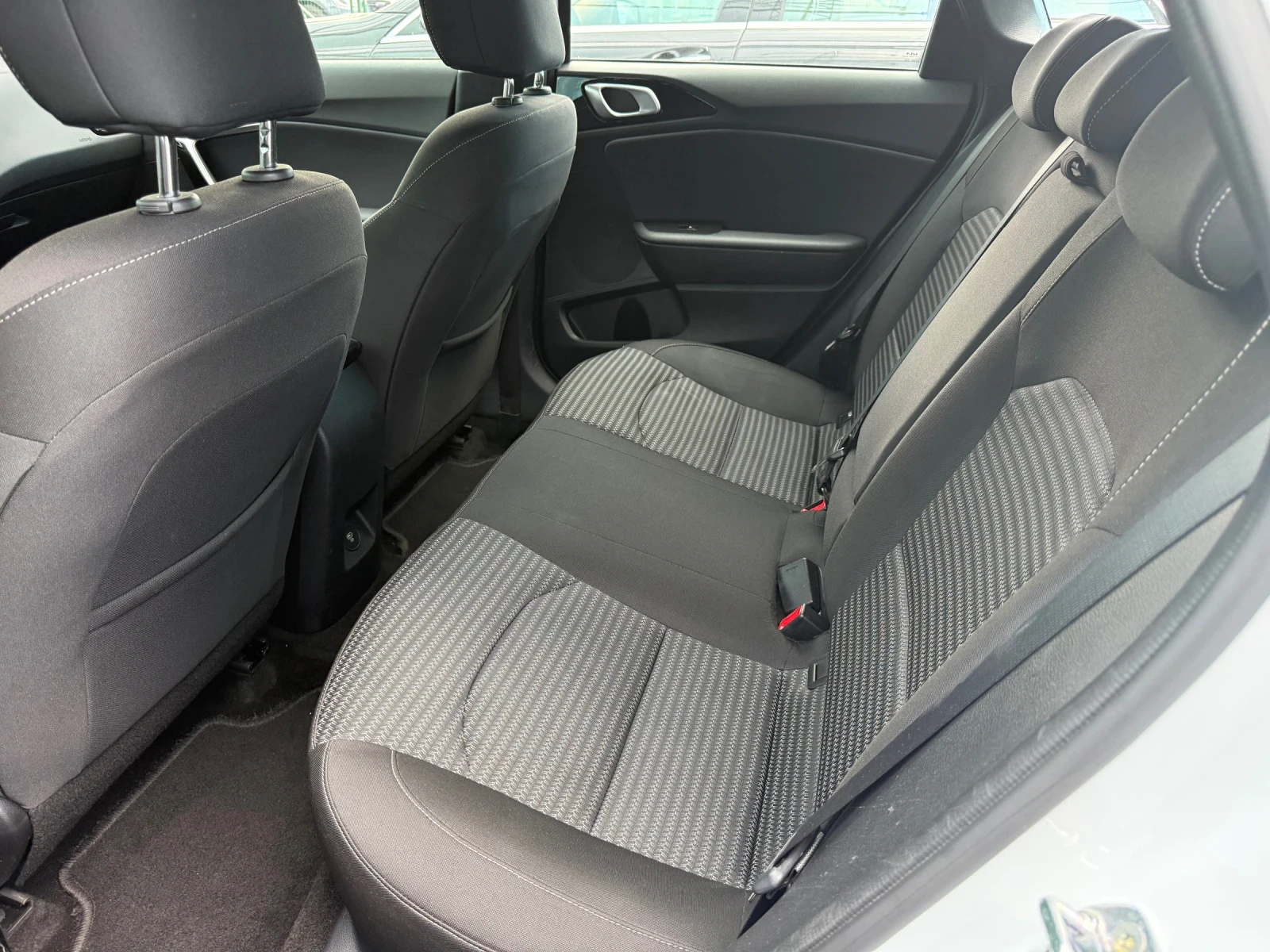 Kia Ceed 1.6CRDi Mild Hybrid / 115000KM !! , снимка 8 - Автомобили и джипове - 55195865