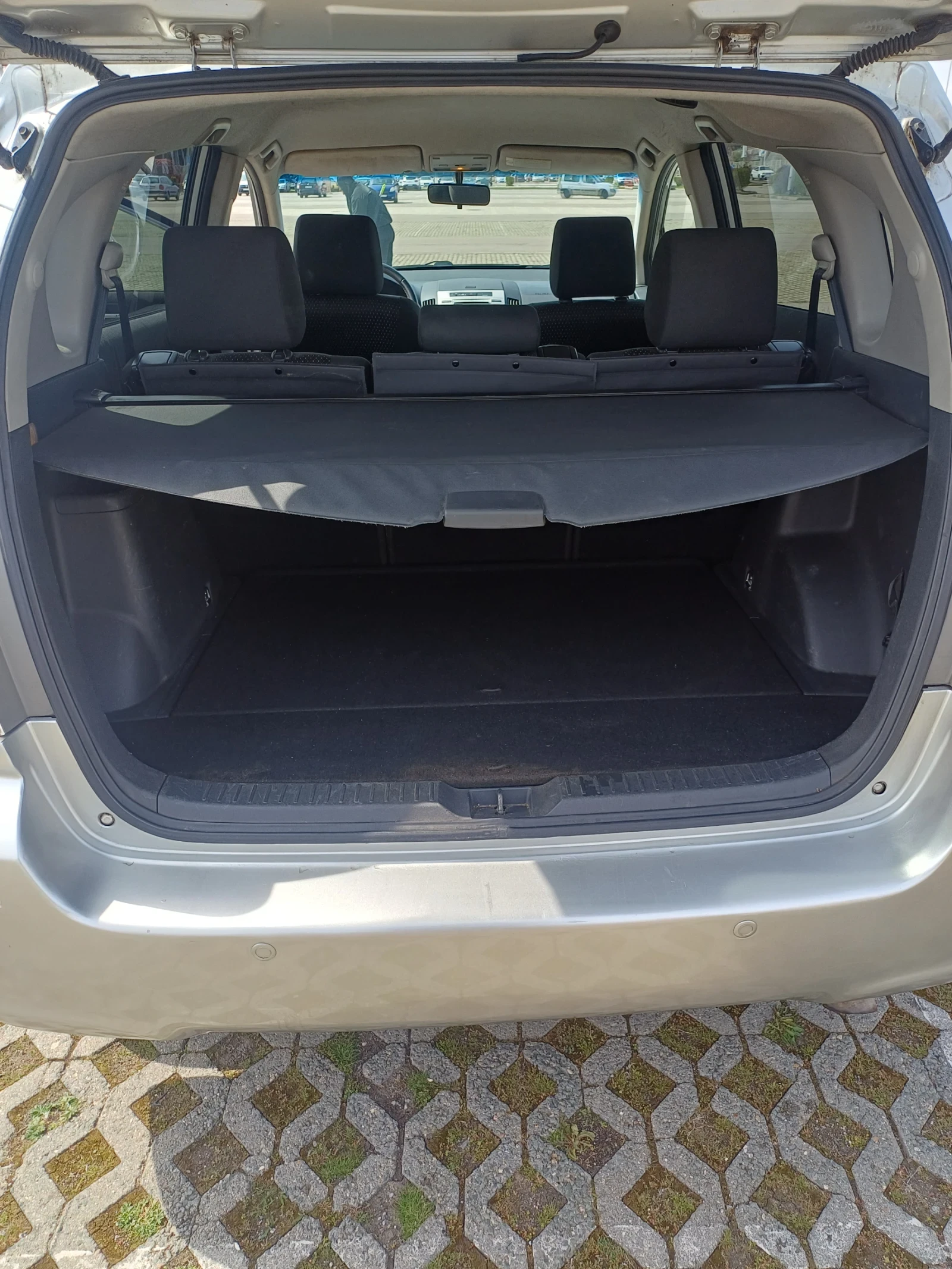 Toyota Corolla verso 2, 2 D4D 136 к.с., снимка 11 - Автомобили и джипове - 55316721