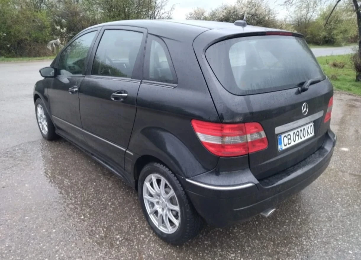 Mercedes-Benz B 180