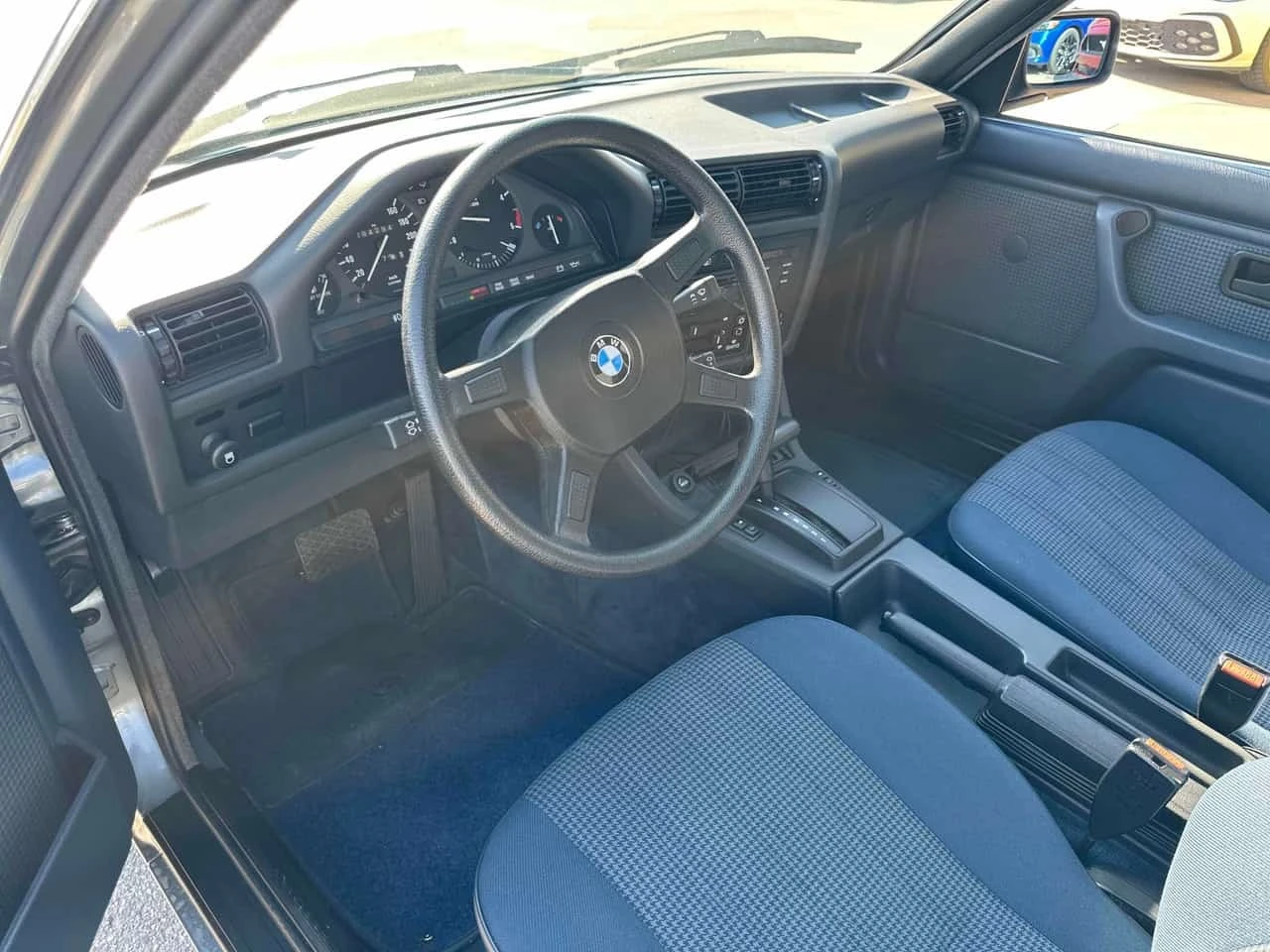 BMW 325 * 4dr Sedan 325e 5 Spd * CARFAX * , снимка 5 - Автомобили и джипове - 56225794
