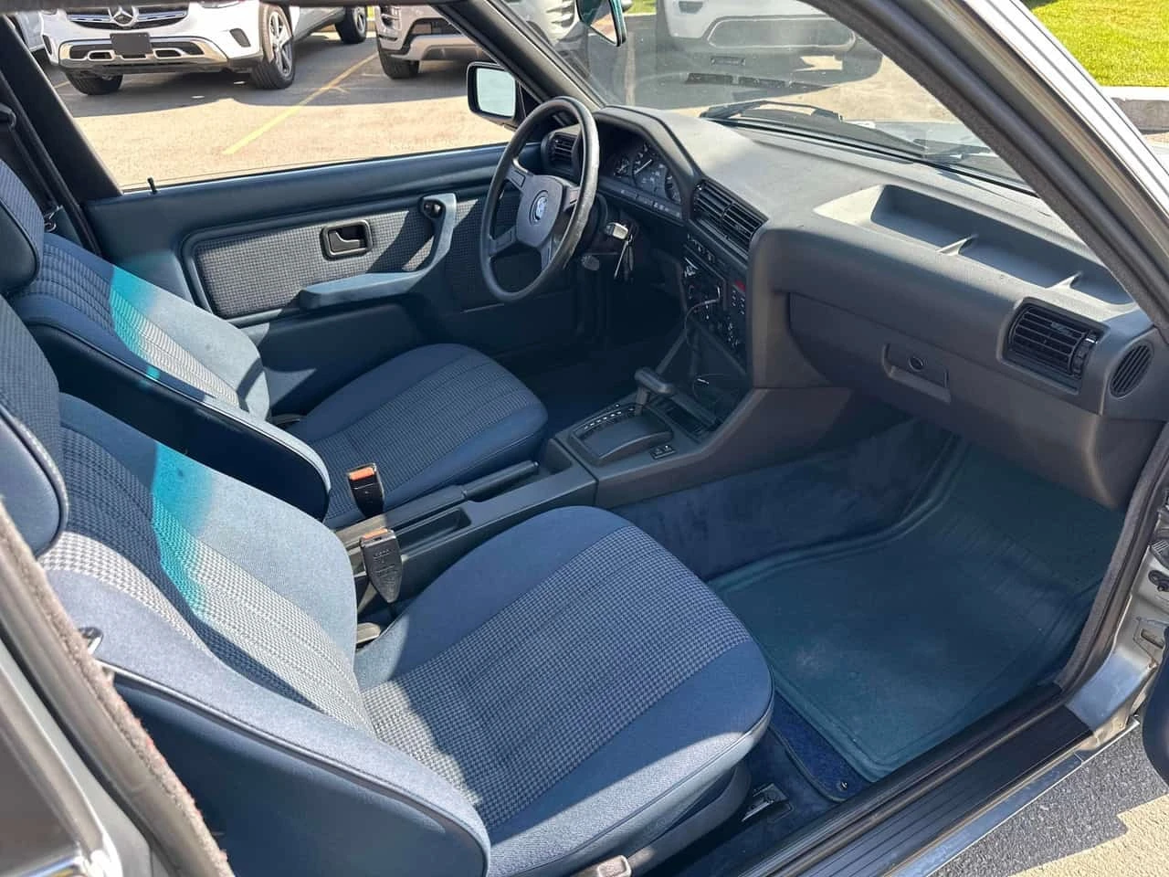 BMW 325 * 4dr Sedan 325e 5 Spd * CARFAX * , снимка 17 - Автомобили и джипове - 56225794