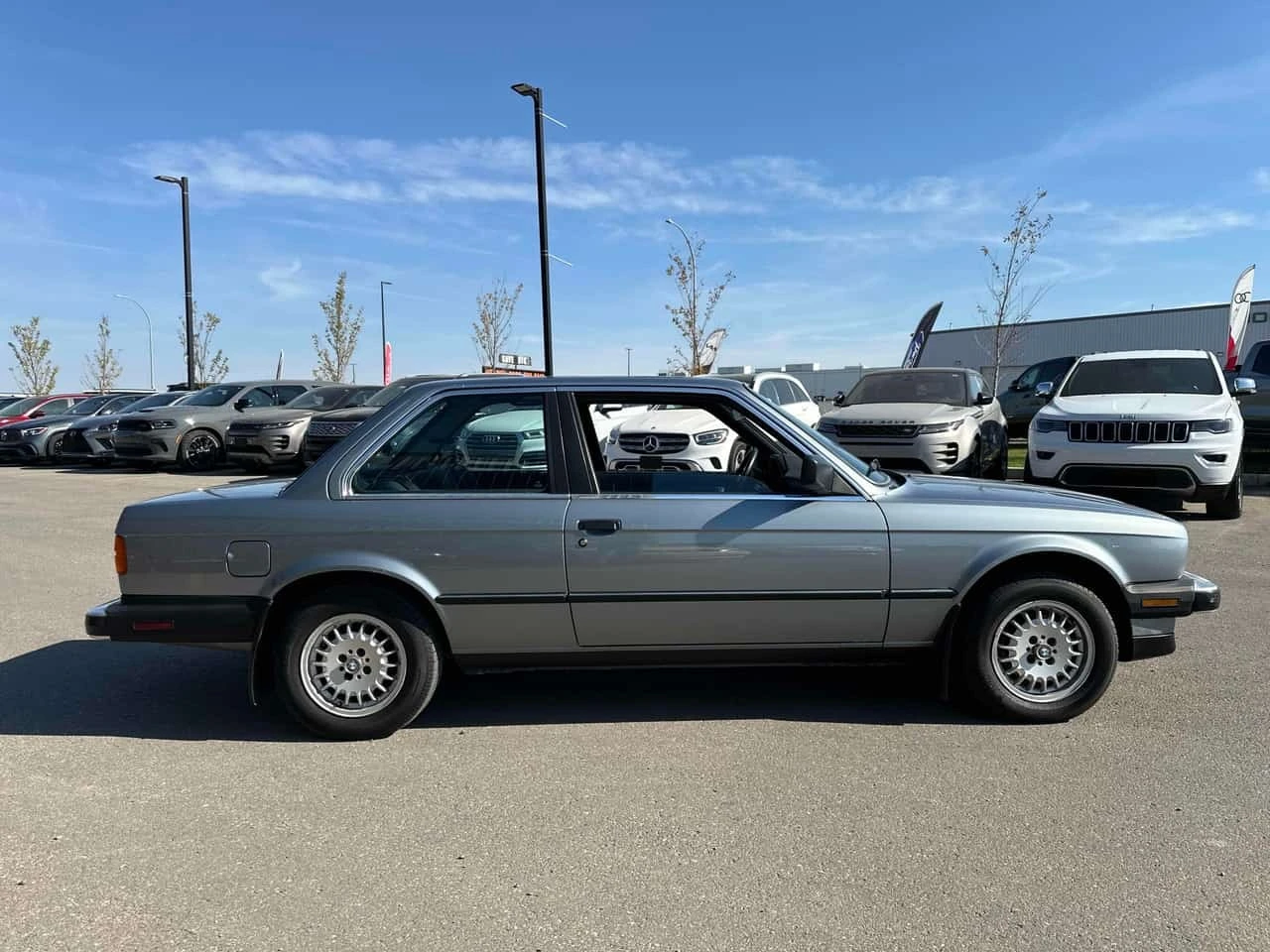 BMW 325 * 4dr Sedan 325e 5 Spd * CARFAX * , снимка 3 - Автомобили и джипове - 56225794