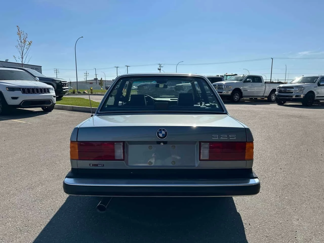 BMW 325 * 4dr Sedan 325e 5 Spd * CARFAX * , снимка 4 - Автомобили и джипове - 56225794